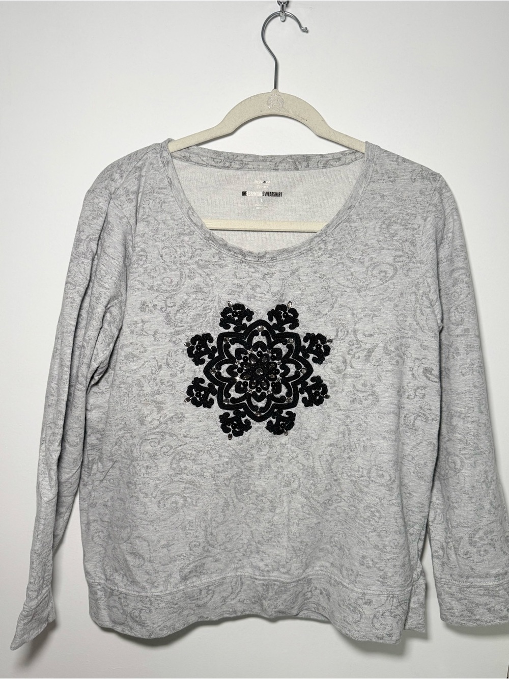 100% Cotton Gray Long-Sleeve Crewneck Top